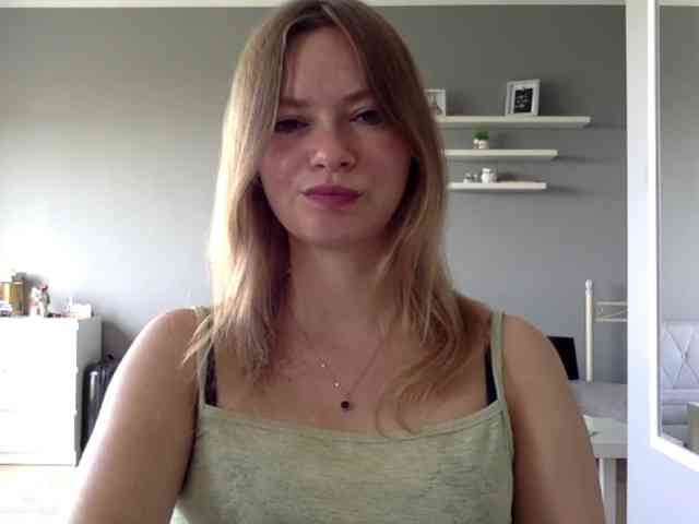 kissMillie webcam
