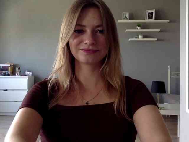 kissMillie webcam