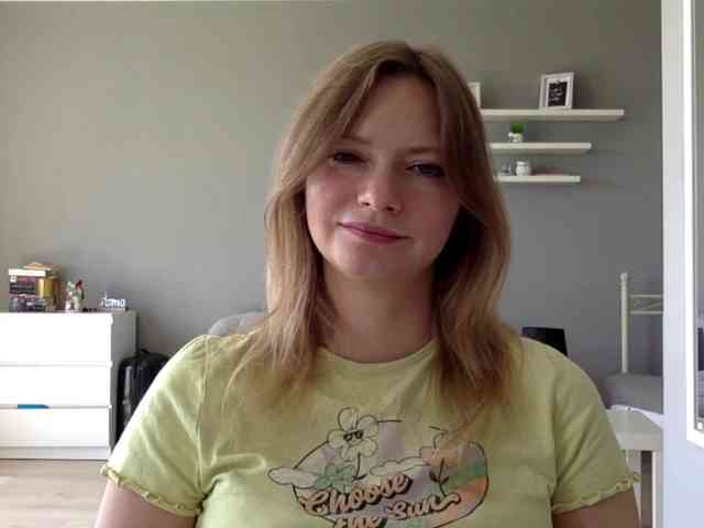 kissMillie webcam