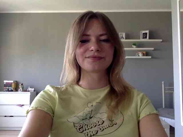 kissMillie webcam