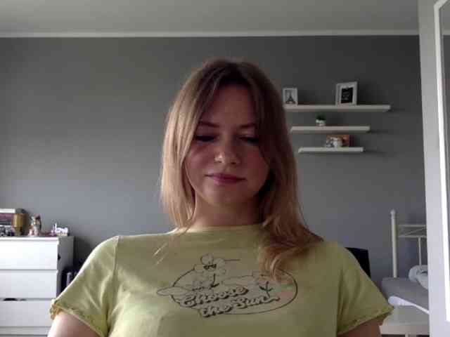 kissMillie webcam