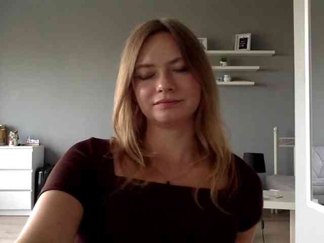 kissMillie webcam