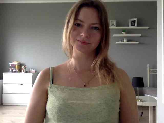 kissMillie webcam