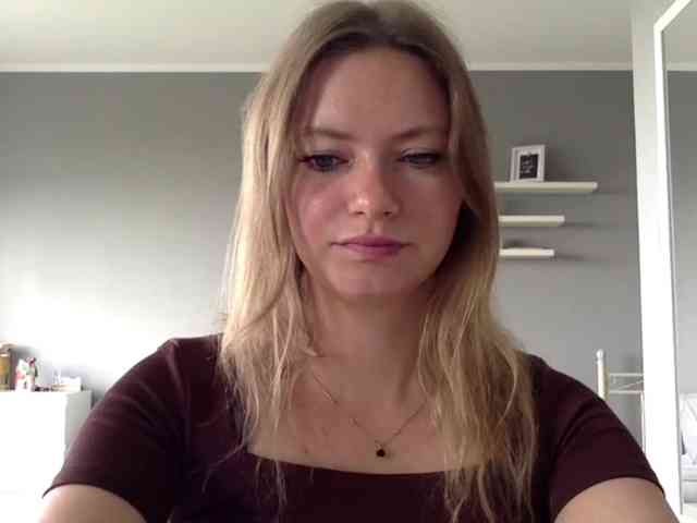 kissMillie webcam
