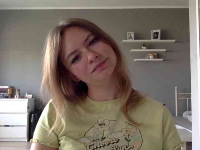 kissMillie webcam