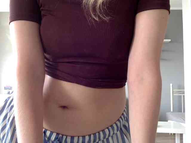 kissMillie webcam