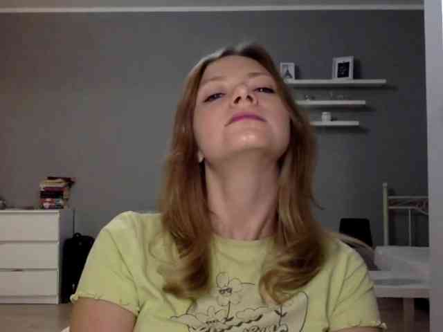 kissMillie webcam