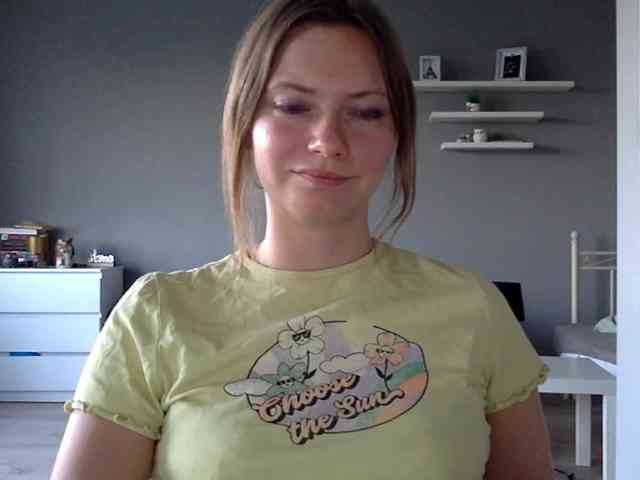 kissMillie webcam
