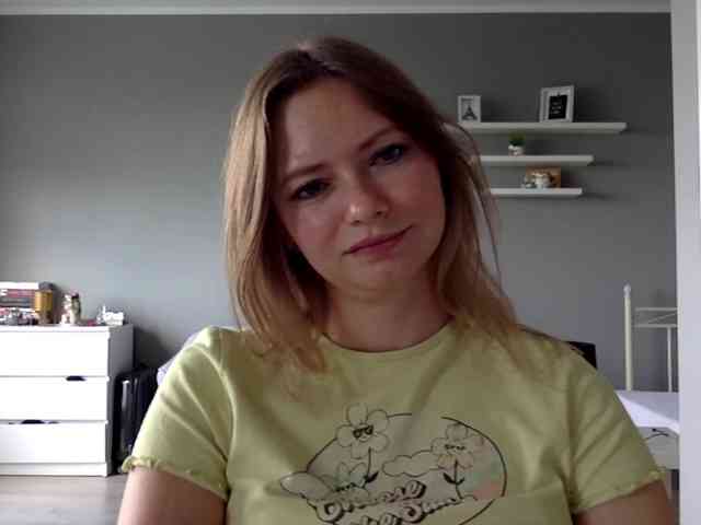 kissMillie webcam