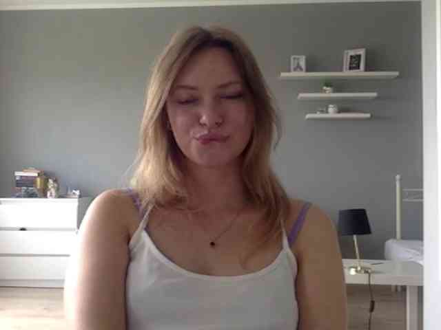 kissMillie webcam