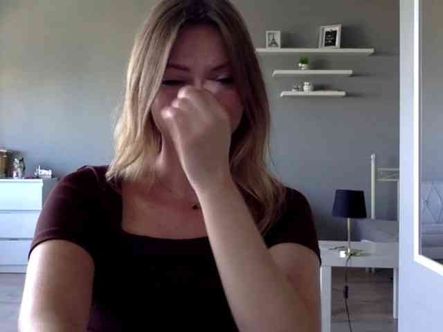 kissMillie webcam