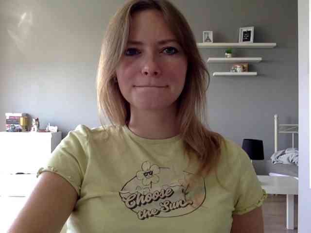 kissMillie webcam