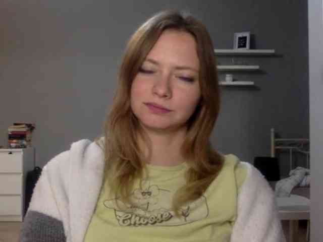 kissMillie webcam