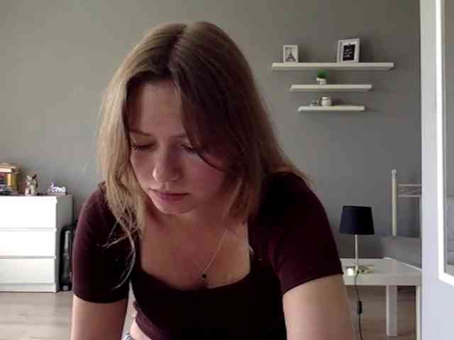 kissMillie webcam