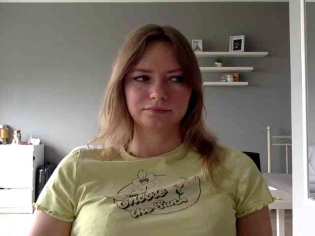 kissMillie webcam