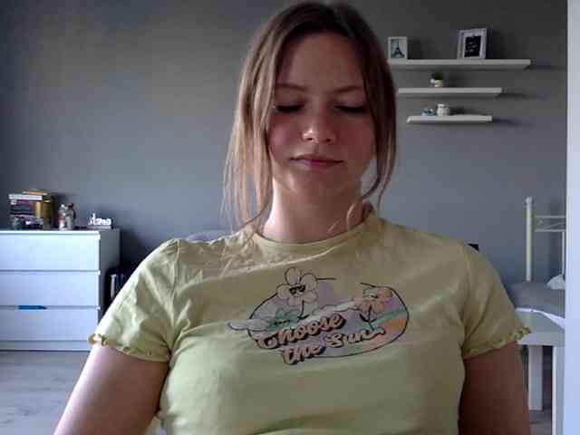 kissMillie webcam