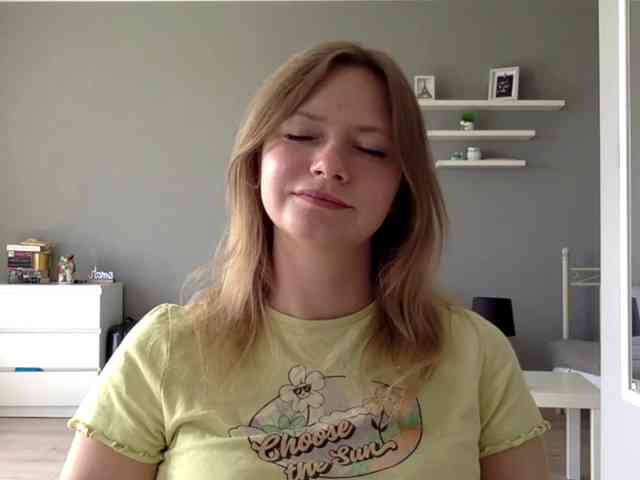 kissMillie webcam