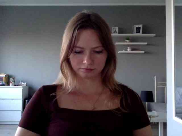 kissMillie webcam