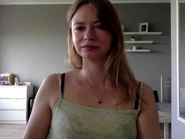 kissMillie webcam