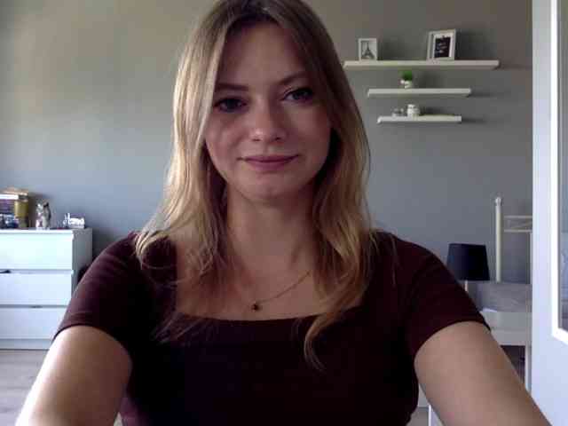 kissMillie webcam