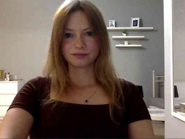 kissMillie webcam