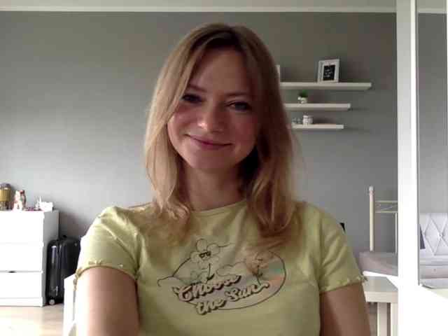 kissMillie webcam