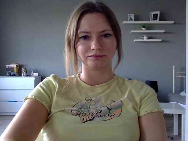 kissMillie webcam