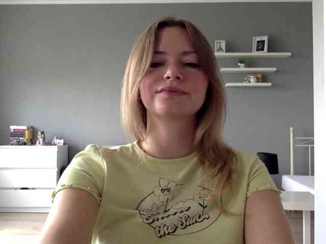kissMillie webcam