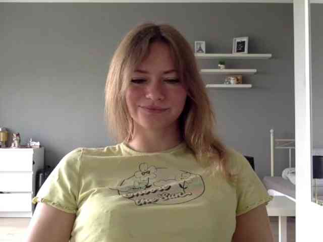 kissMillie webcam