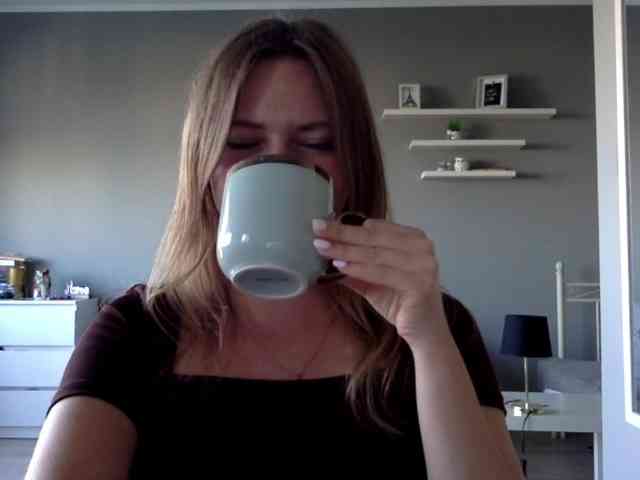 kissMillie webcam