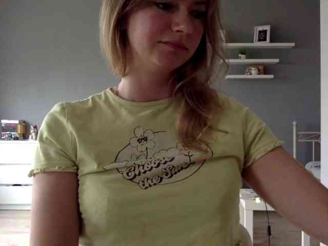 kissMillie webcam
