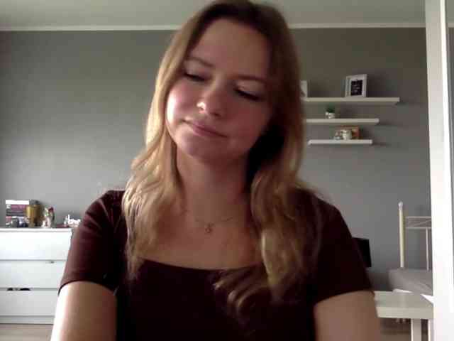 kissMillie webcam