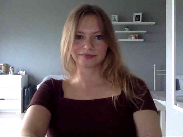 kissMillie webcam