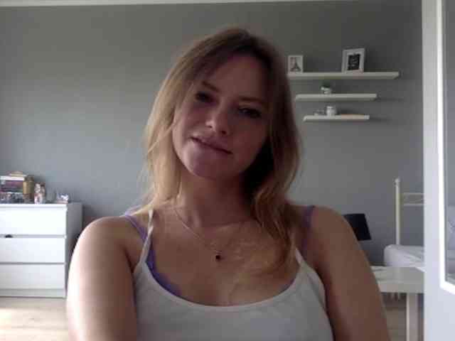 kissMillie webcam