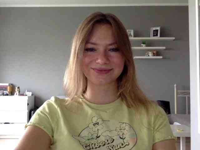 kissMillie webcam