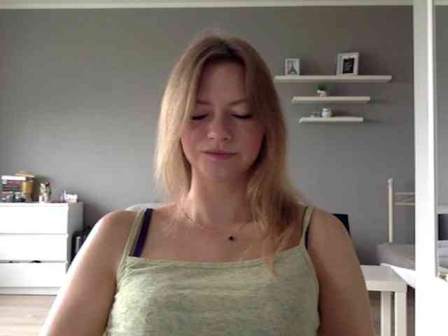 kissMillie webcam