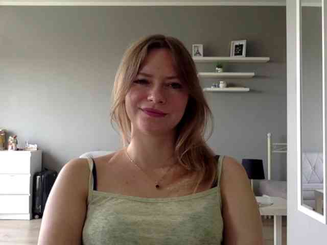 kissMillie webcam