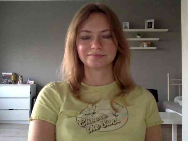 kissMillie webcam