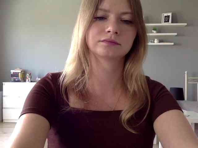 kissMillie webcam