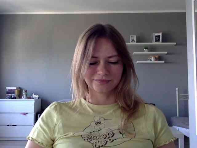 kissMillie webcam