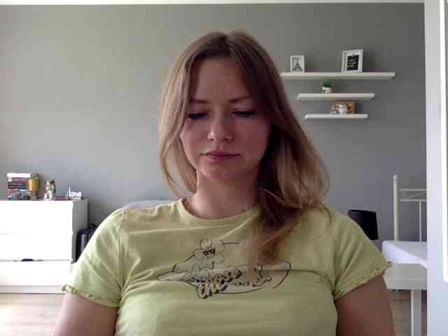 kissMillie webcam