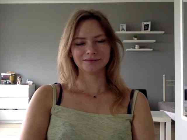 kissMillie webcam