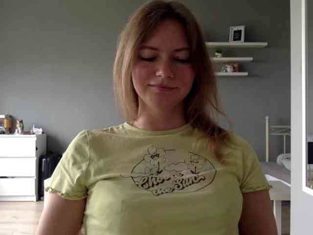 kissMillie webcam