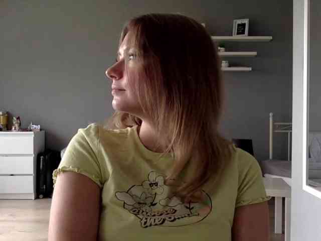 kissMillie webcam