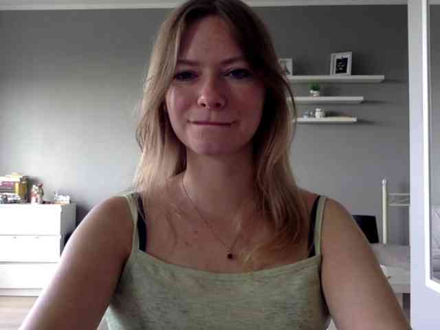 kissMillie webcam