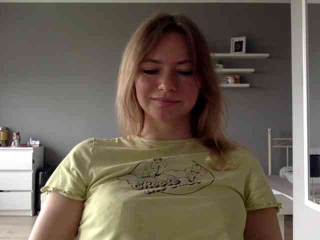 kissMillie webcam