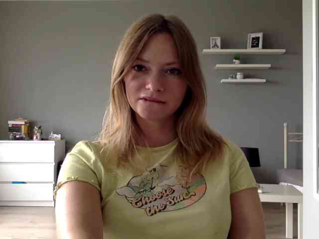 kissMillie webcam