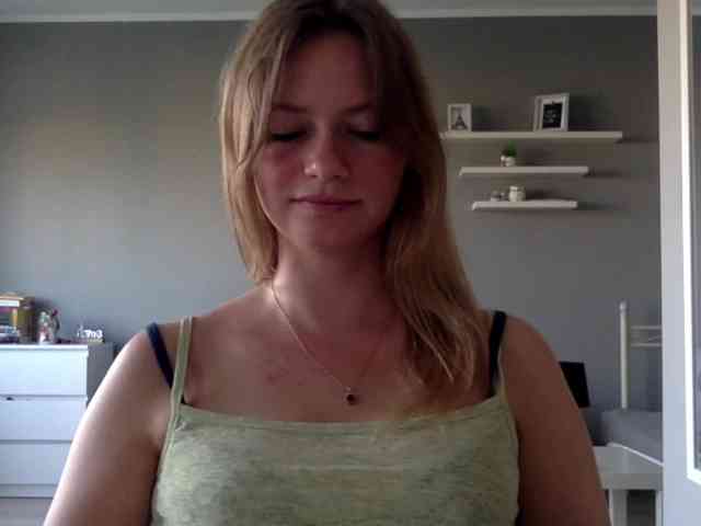 kissMillie webcam