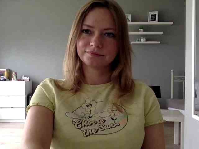 kissMillie webcam