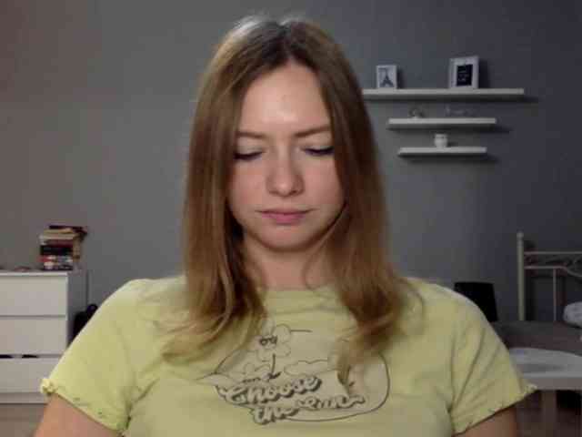 kissMillie webcam